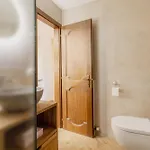 Cosy And Modern Closed To The Lift