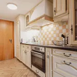 Cosy And Modern Closed To The Lift Apartment *