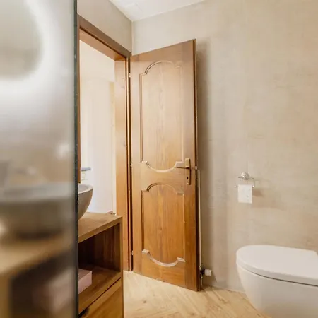 Cosy And Modern Closed To The Lift