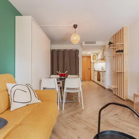 Cosy And Modern Closed To The Lift Apartment *