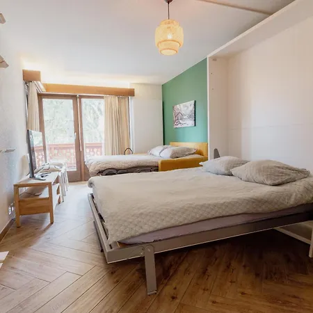 Cosy And Modern Closed To The Lift Apartment