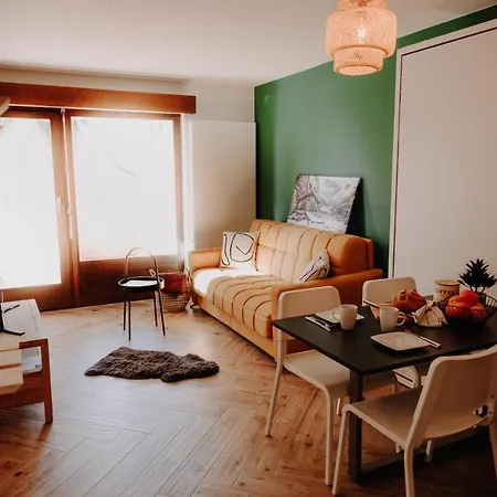 Cosy And Modern Closed To The Lift Апартаменты