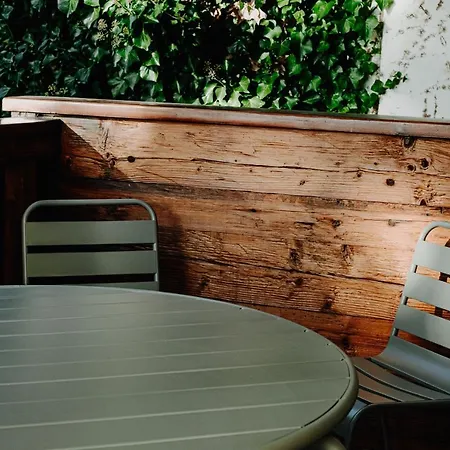 Cosy And Modern Closed To The Lift