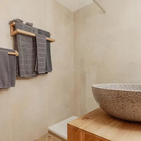 Апартаменты Cosy And Modern Closed To The Lift