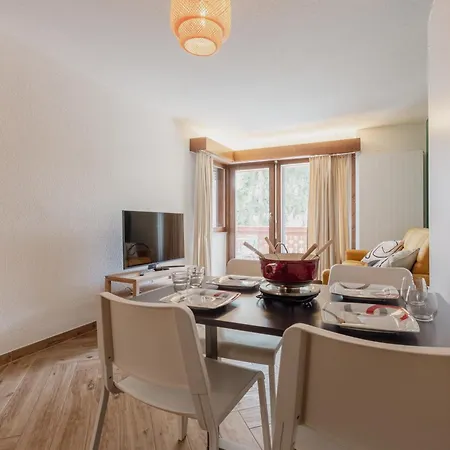 Апартаменты Cosy And Modern Closed To The Lift *